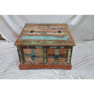Reclaimed Wood Trunk